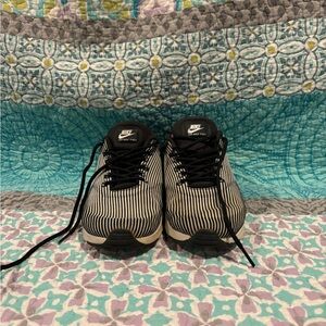 Nike Air Max Thea black white stripe